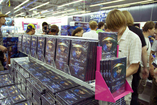 StarCraft II: Wings of Liberty - Фото-отчет с премьеры StarCraft II в Media Markt + Подарок (special for gamer.ru)